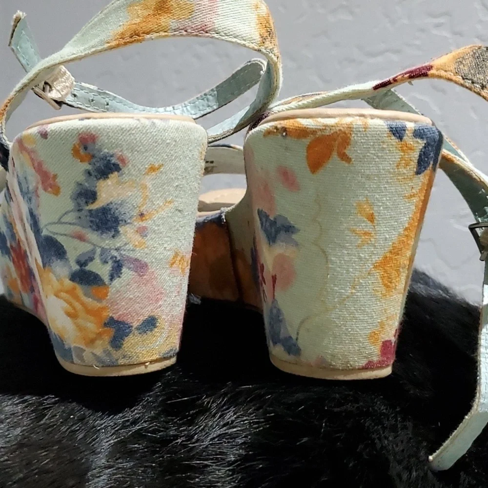 FLORAL ROLLERCOASTERS PLATFORM CHUNKY SANDALS SIZE 7.5 ROMANTIC DAINTY